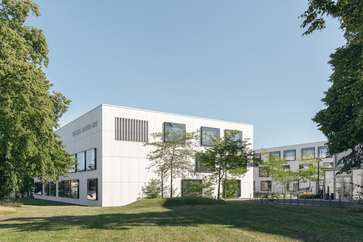 Clemens-Winkler-Bau, Neubau Labore